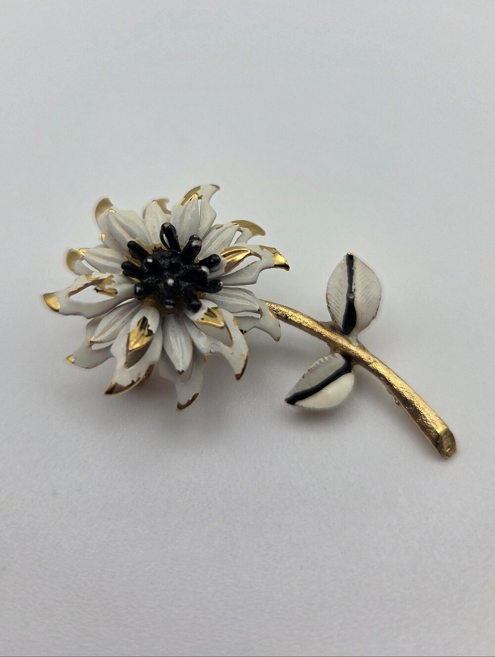 Vintage White Enamel Flower Brooch Pin Gold Tone Floral Jewelry